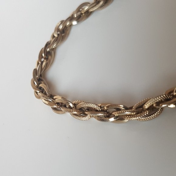💲5️⃣ in 🛍️of3+  Textured Gold Tone(?) Chain Bracelet - Picture 5 of 7